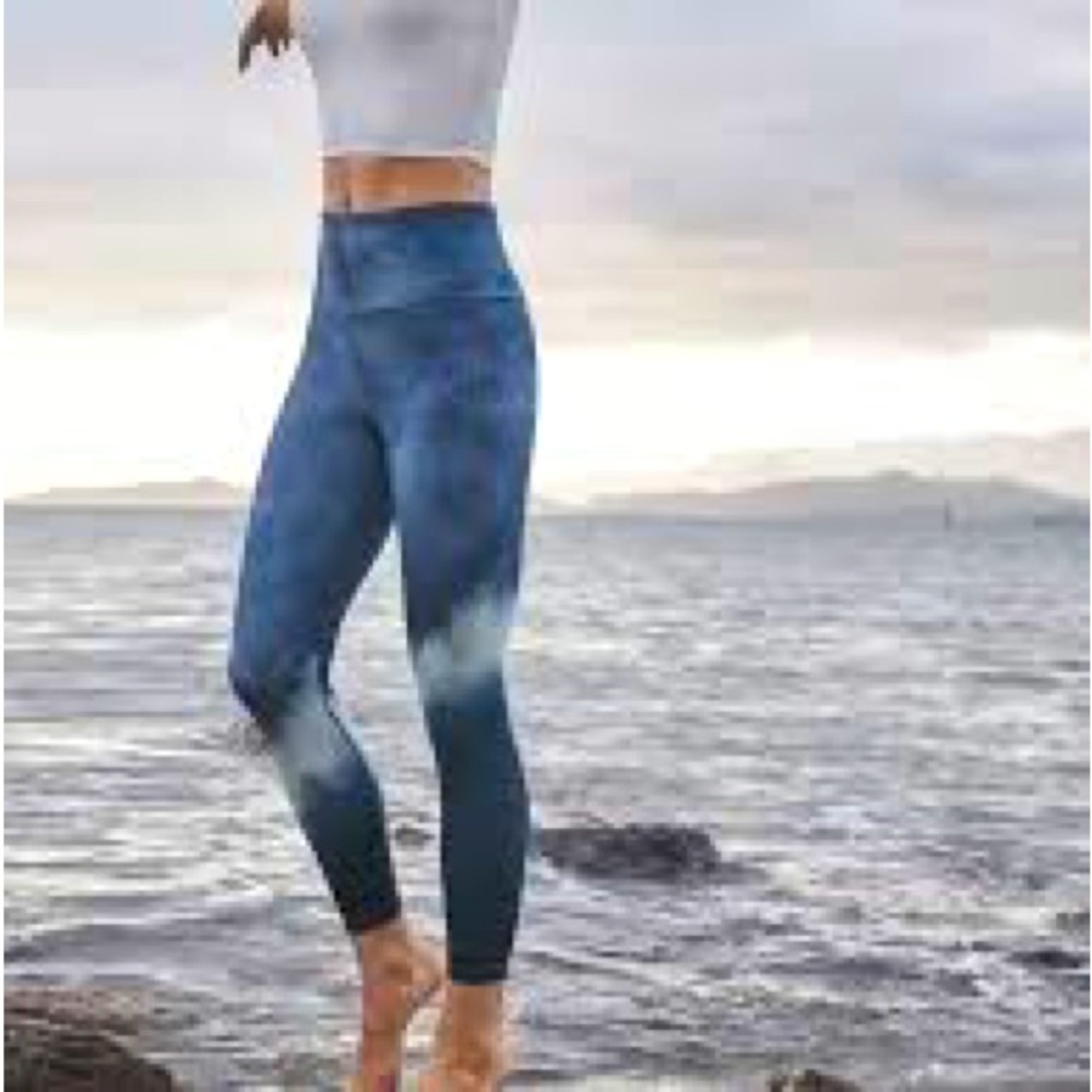 Athleta Elation 7/8 Tight - Watercolor Blue